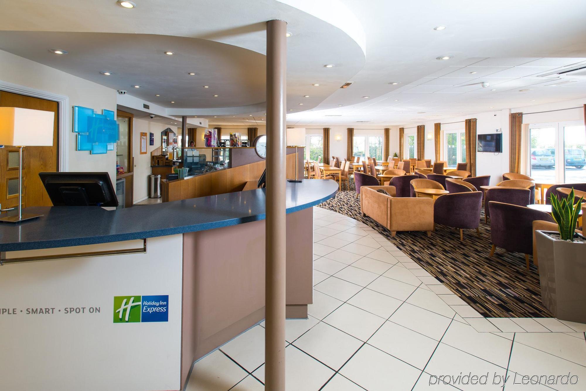 Holiday Inn Express Peterborough, An Ihg Hotel Exterior foto
